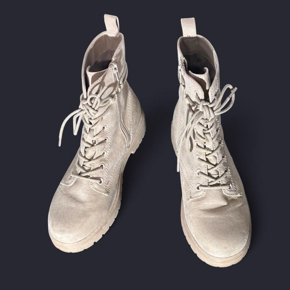 SO FAUX SUEDE boots-Beige/Cream -size 9.5